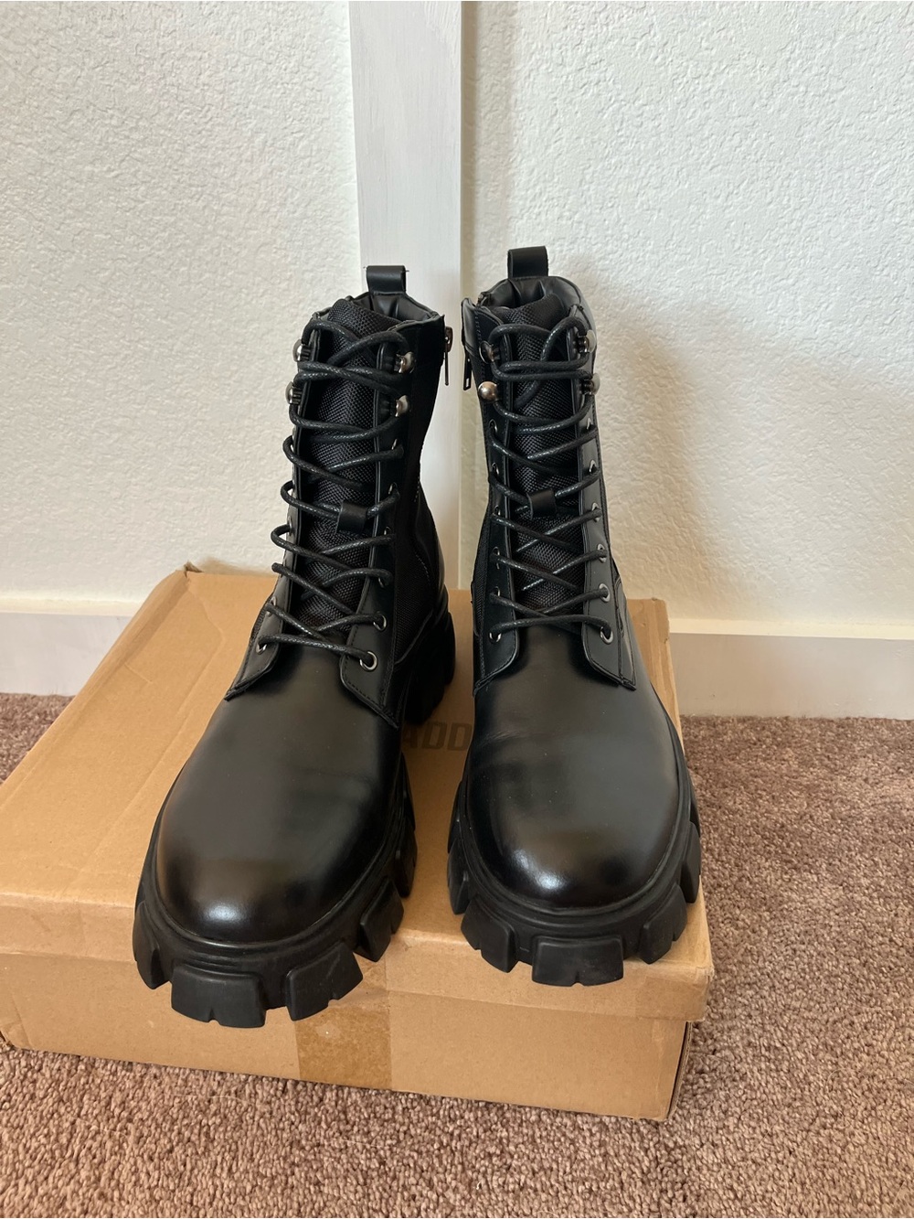 Steve Madden Women's 12 Leather Combat Boots NWT. - Picture 3 of 12